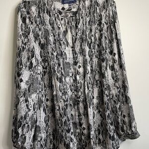 Jones New York Gray and Black Abstract Blouse Round Neck Long Sleeve